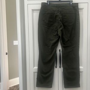 Gloria Vanderbilt Amanda Women's size 14 Average. Olive Green Denim Jeans